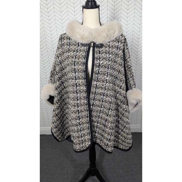 Vince Camuto Accessories - Vince Camuto Poncho Womens OSFA Black Cream Faux Fur Toggle Old Money Luxury